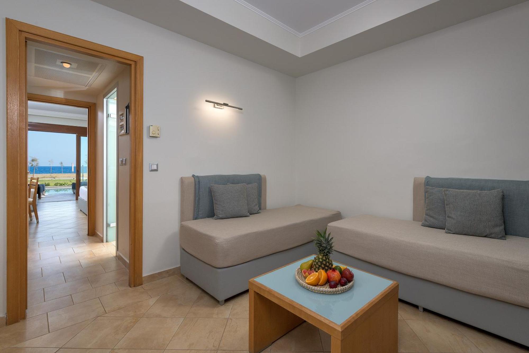 Family Suite Private Pool & Beachfront