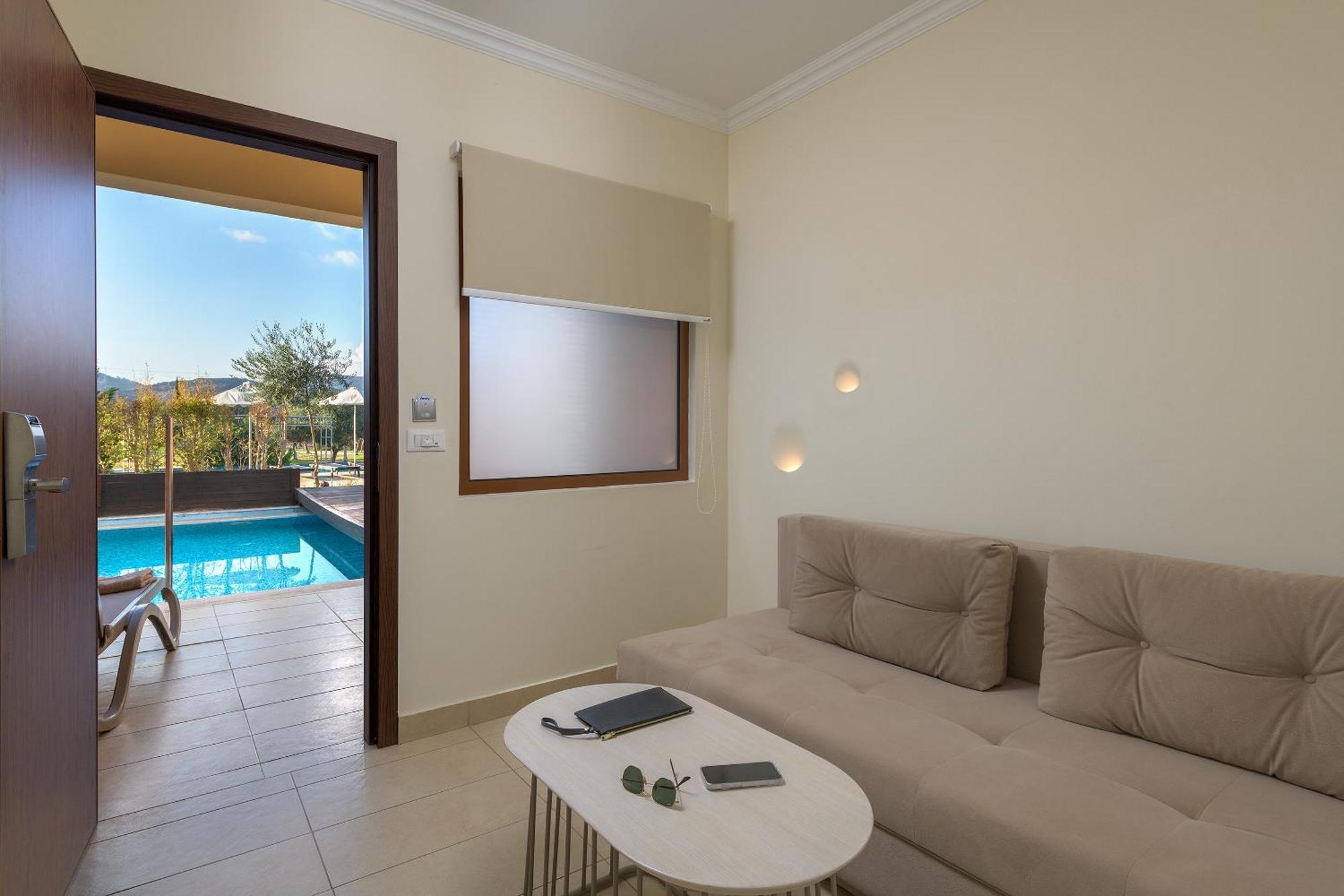 Suite Private Pool & Inland View